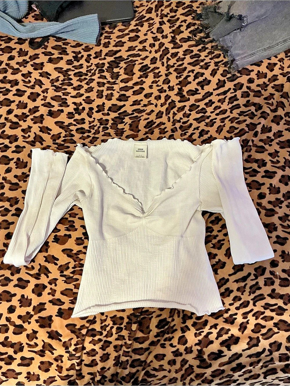 Urban Outfitters Ribbed Long Sleeve Crop Top in White Size Small Like New